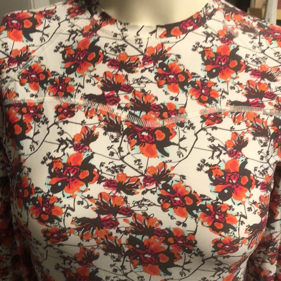 Woman’s floral printed long sleeve workout top - Picture 2 of 4